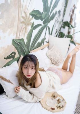 挠黑丝脚底美女视频