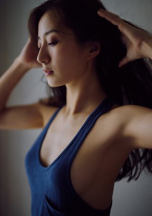淫逼日日插进去很很日